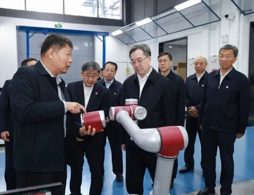 丁薛祥在调研基础研究时强调 深入贯彻落实加强基础研究座谈会精神 全面提升基础研究水平和原始创新能力